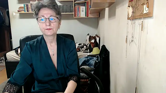 Snapshot of katemodel chatting on October 19, 7:00 am katemodel online show from October 19, 7:00 am