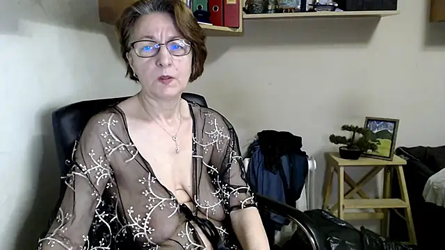 Snapshot of katemodel chatting on June 14, 5:30 am katemodel online show from June 14, 5:30 am