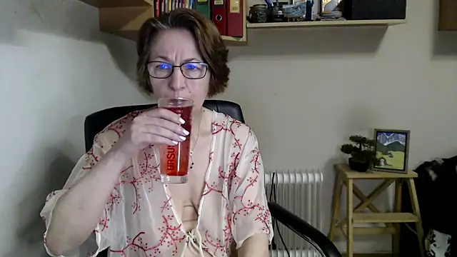 katemodel online show from May 22, 7:17 am
