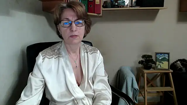 katemodel online show from April 5, 8:43 am