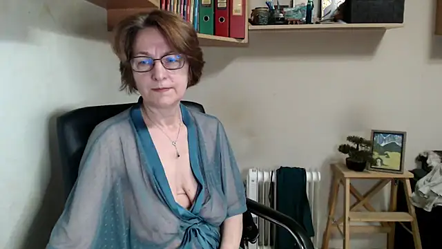 katemodel online show from May 18, 7:35 am