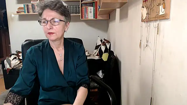 katemodel online show from October 28, 7:40 am