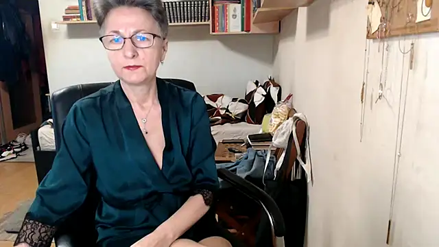 Snapshot of katemodel chatting on October 2, 5:11 am katemodel online show from October 2, 5:11 am
