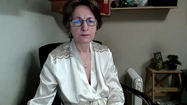 katemodel online show from February 17, 7:38 am