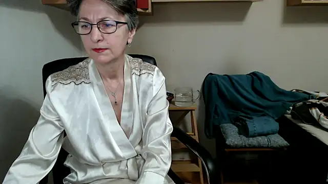 katemodel online show from November 15, 7:45 am