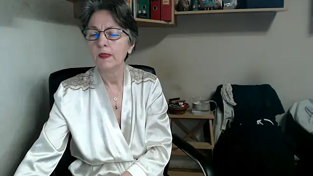 katemodel online show from December 15, 8:31 am