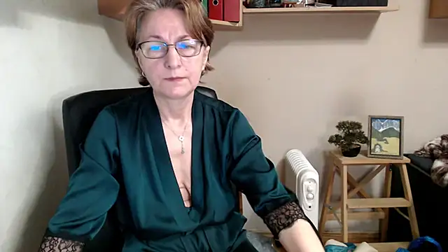 katemodel online show from April 8, 6:48 am