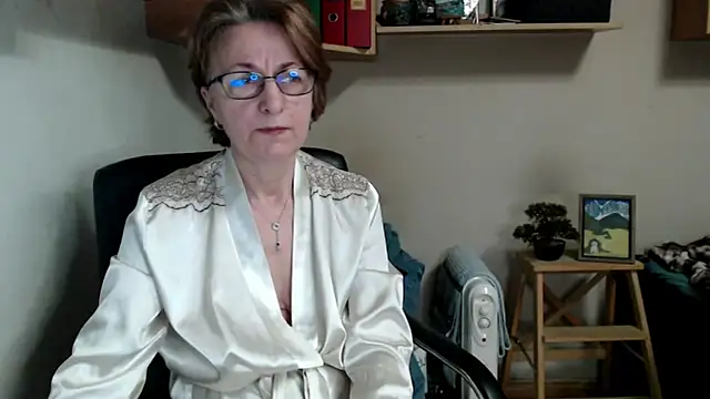 katemodel online show from April 3, 7:26 am