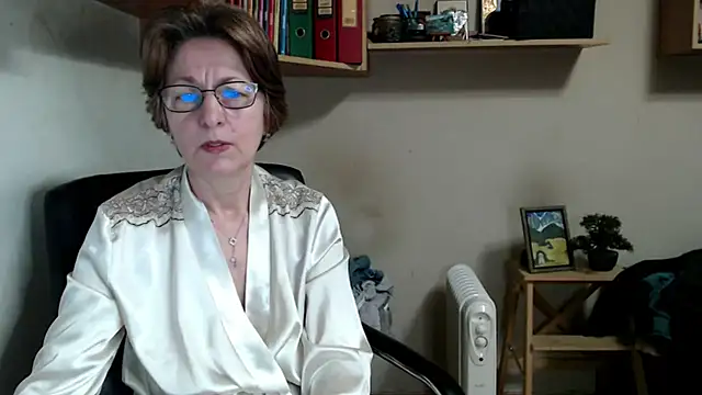 katemodel online show from March 15, 7:15 am