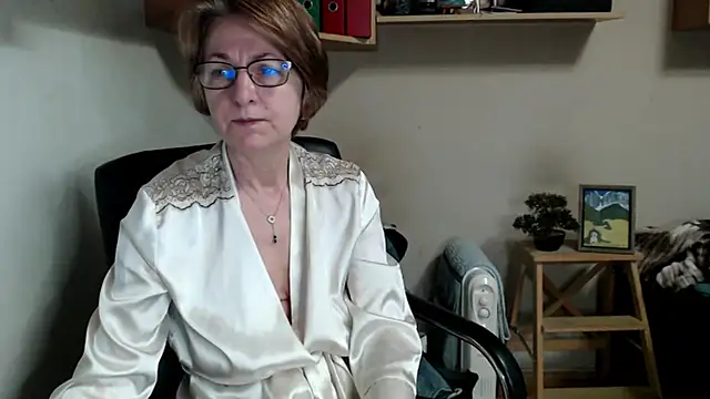 katemodel online show from April 2, 6:31 am