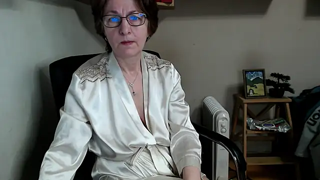 katemodel online show from March 6, 7:03 am