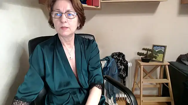 katemodel online show from June 1, 9:53 am