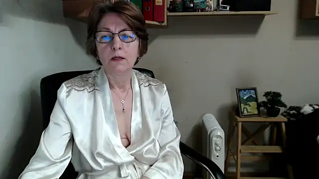 katemodel online show from March 13, 8:30 am