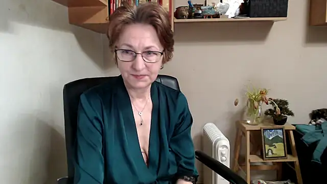 katemodel online show from February 13, 8:03 am