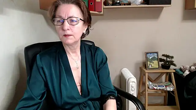 katemodel online show from March 4, 7:27 am