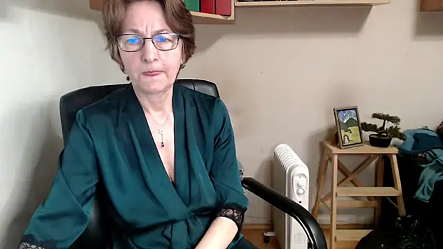 katemodel online show from February 21, 8:05 am