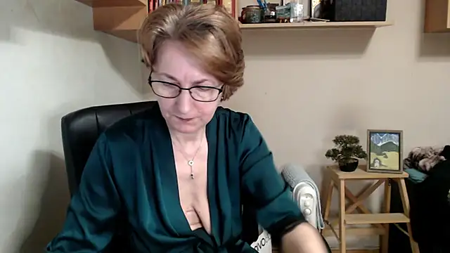 katemodel online show from April 1, 6:59 am