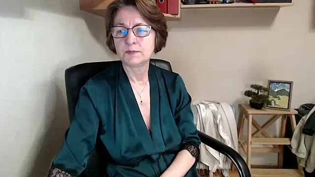 katemodel online show from May 10, 5:44 am