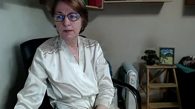 katemodel online show from March 31, 7:21 am