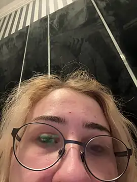 VyxenLissa online show from March 22, 10:00 pm