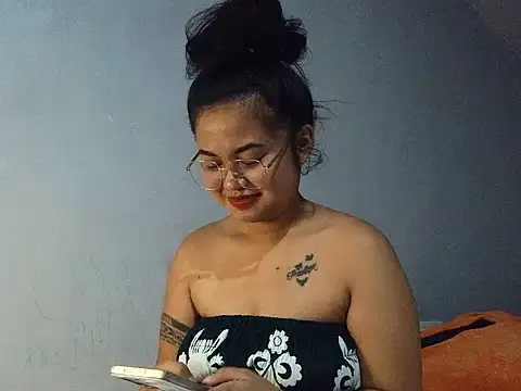 Chillntalkmami online show from March 9, 2:09 pm