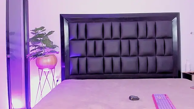 mia roosee1 online show from April 8, 5:09 am