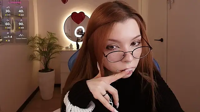 Snapshot of PinkAn8el chatting on February 17, 2:42 am PinkAn8el online show from February 17, 2:42 am