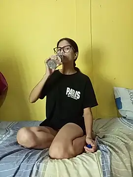 Lilijms97  online show from June 18, 1:48 am
