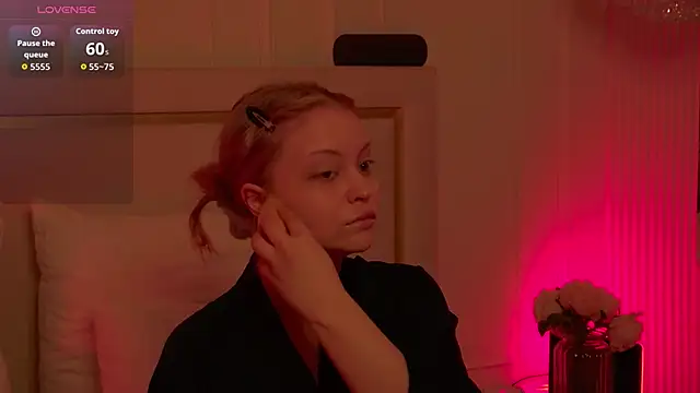 MollyHilton online show from April 3, 6:14 pm