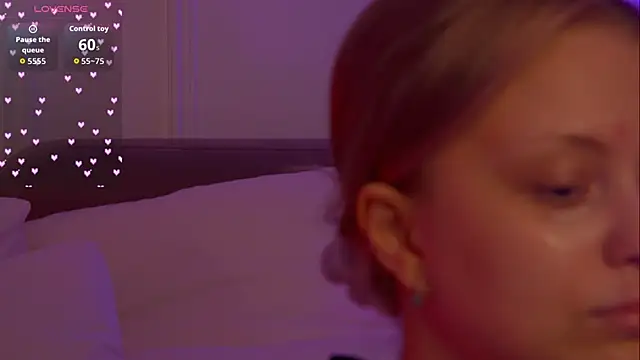 MollyHilton online show from April 12, 6:00 pm