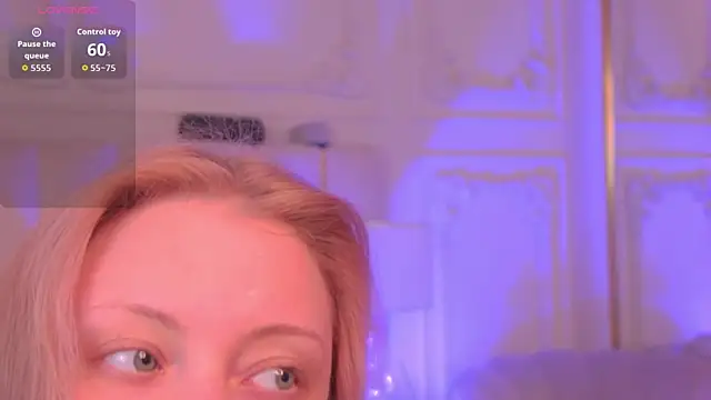 MollyHilton online show from April 4, 7:09 pm