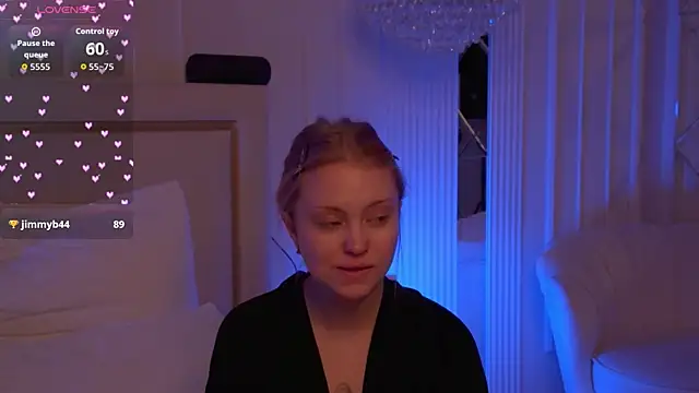 MollyHilton online show from April 9, 2:45 pm