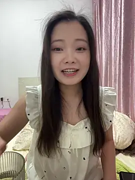 BIGBABYYEYE online show from May 15, 1:42 pm
