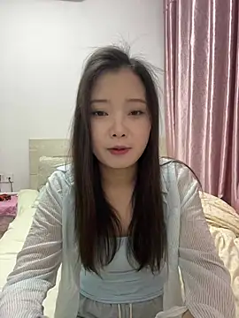 BIGBABYYEYE online show from April 18, 1:57 pm