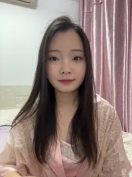 BIGBABYYEYE online show from April 10, 2:02 pm