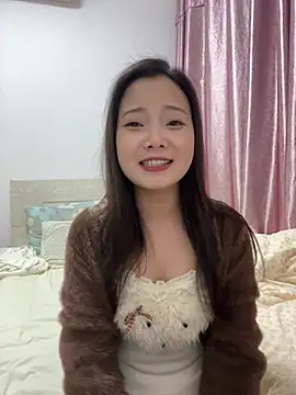 BIGBABYYEYE online show from April 20, 1:35 pm