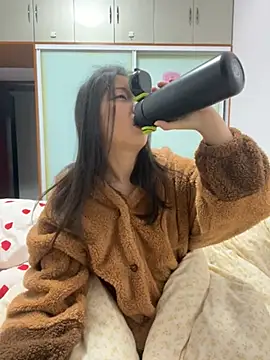 Snapshot of BIGBABYYEYE chatting on February 7, 2:58 pm BIGBABYYEYE online show from February 7, 2:58 pm