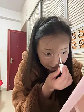 BIGBABYYEYE online show from March 5, 12:46 pm