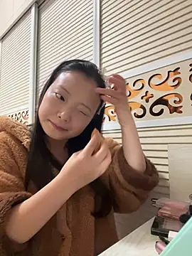 BIGBABYYEYE online show from March 6, 1:50 pm