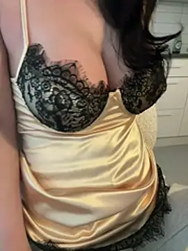 Snapshot of Sara0202 chatting on February 21, 2:30 pm Sara0202 online show from February 21, 2:30 pm