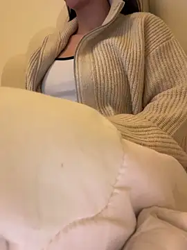 Snapshot of Sara0202 chatting on March 18, 10:21 pm Sara0202 online show from March 18, 10:21 pm