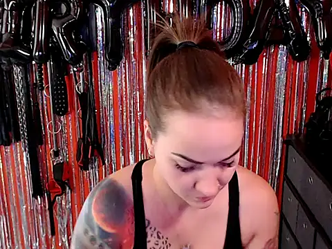 Snapshot of _MissJaneWarren_ chatting on July 16, 8:11 am MissJaneWarren online show from July 16, 8:11 am