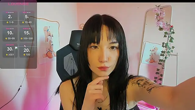 AliceeinWonderlanddd online show from April 30, 1:45 am