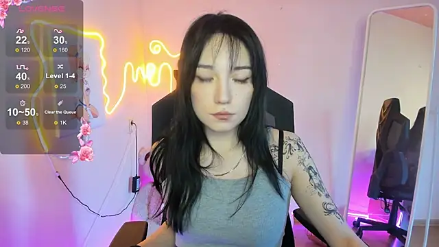 AliceeinWonderlanddd online show from February 22, 2:36 am