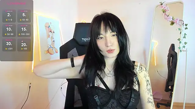 AliceeinWonderlanddd online show from May 17, 2:22 am