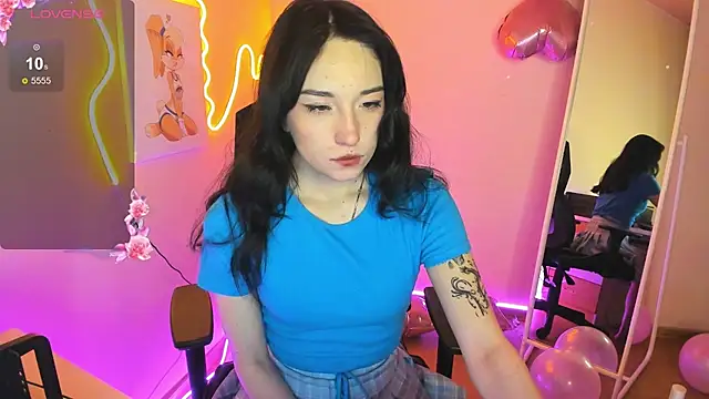 AliceeinWonderlanddd online show from February 3, 1:49 am