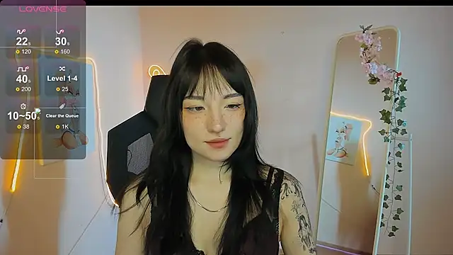 AliceeinWonderlanddd online show from May 3, 2:05 am