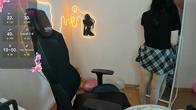 AliceeinWonderlanddd online show from February 13, 2:33 am