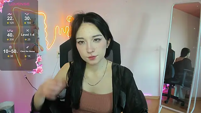 AliceeinWonderlanddd online show from February 19, 2:52 am