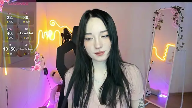 AliceeinWonderlanddd online show from March 28, 3:07 am